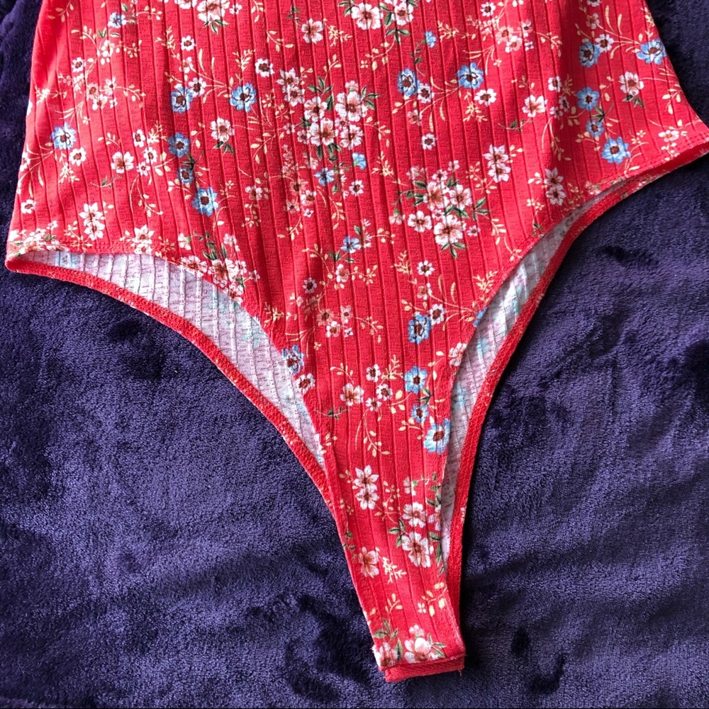 SOCIALITE Red Floral Flutter Sleeve Bodysuit - Picture 8 of 12